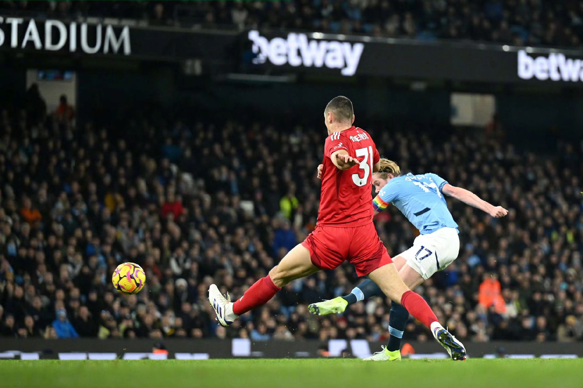 包含曼城客场大破对手,提前锁定小组头名的词条 包含曼城客场大破对手,提前锁定小组头名的词条