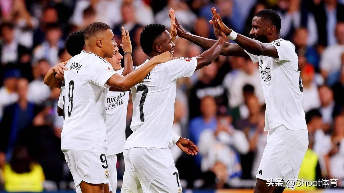 包含皇马客战水晶宫，卢卡斯梅开二度的词条