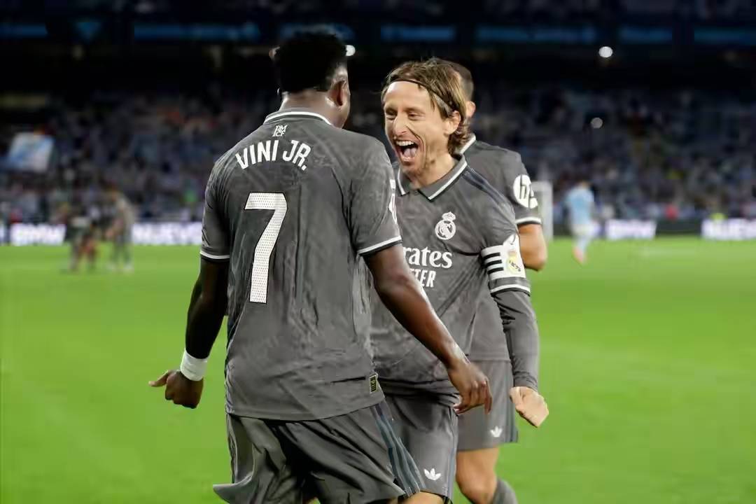 莱加内斯主场逼平塞维利亚,队伍表现稳定 莱加内斯主场逼平塞维利亚,队伍表现稳定