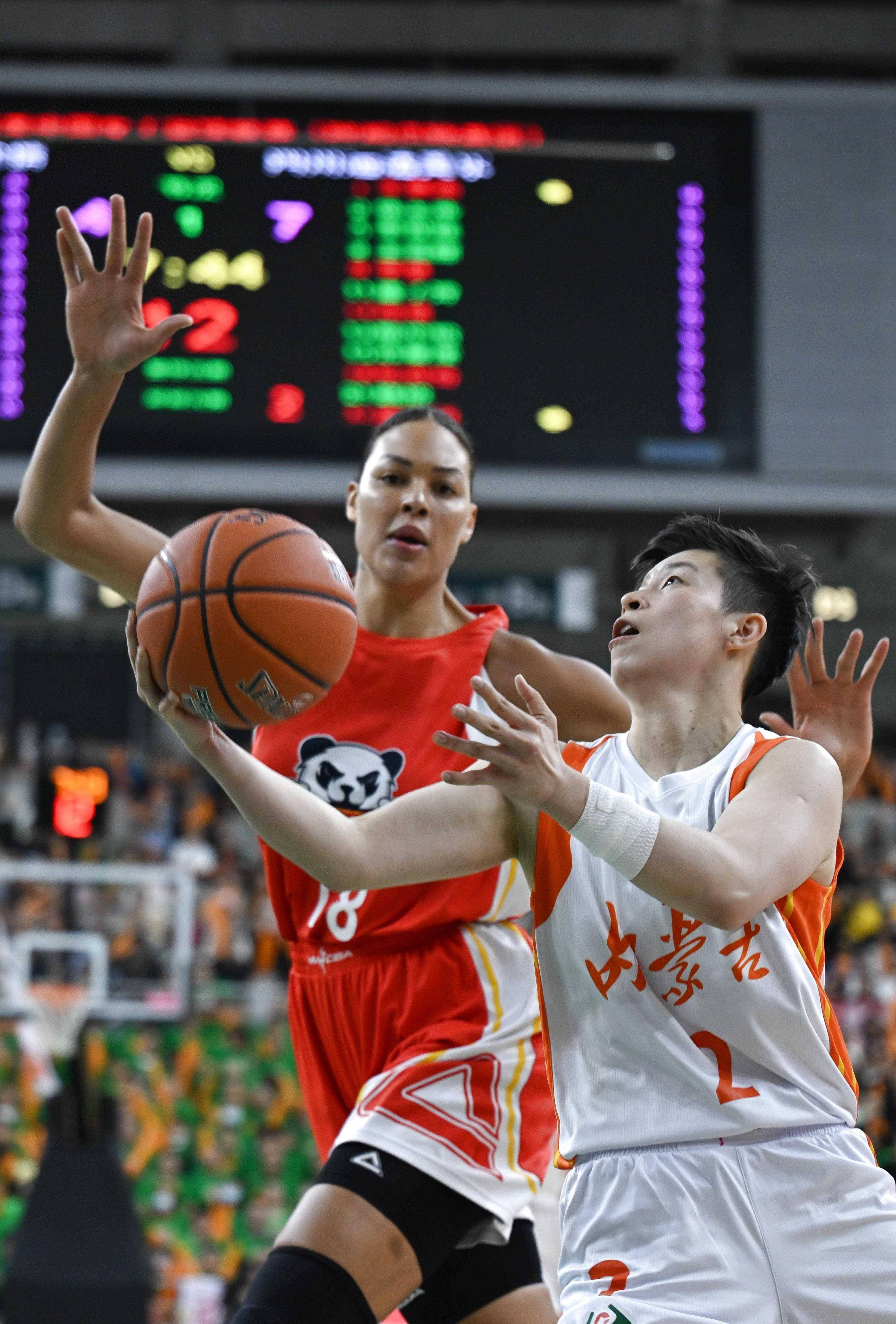 篮球比赛精彩瞬间,全球球迷热议的简单介绍 篮球比赛精彩瞬间,全球球迷热议的简单介绍