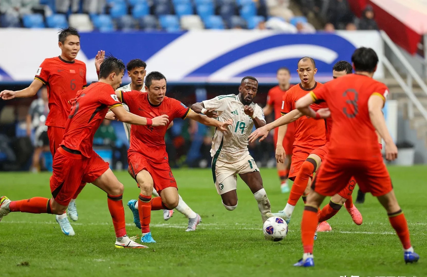 开云下载-精彩比赛背后隐藏着球员的辛勤训练和付出