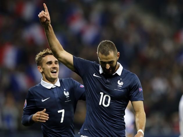 关于阿尔及利亚门将成功转会土耳其球队的信息