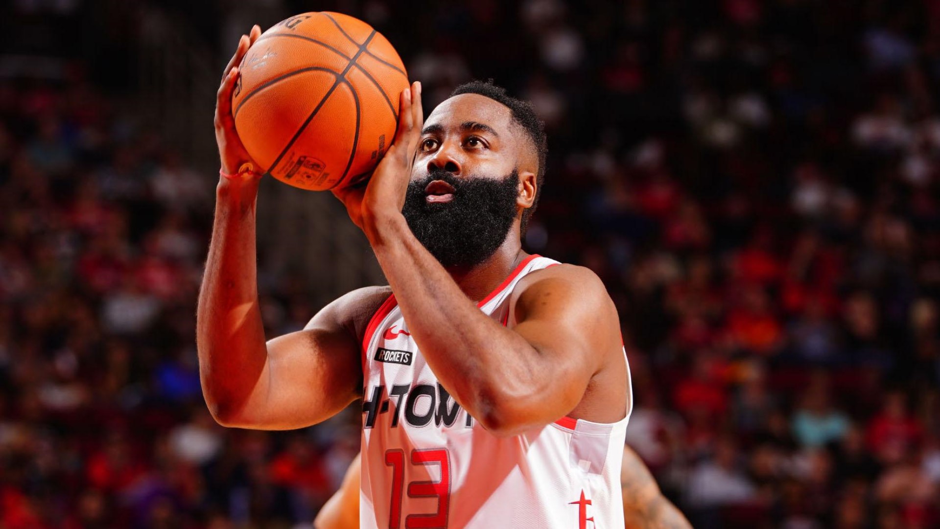 欧洲篮球明星集结比赛现场,全力备战 欧洲篮球明星集结比赛现场,全力备战