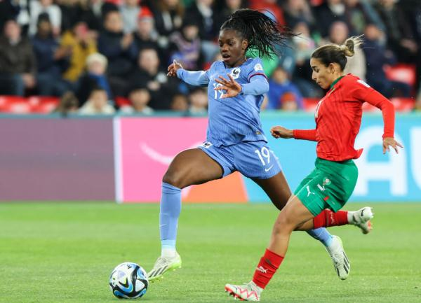 法国女足队员集训训练备战国际比赛 法国女足队员集训训练备战国际比赛