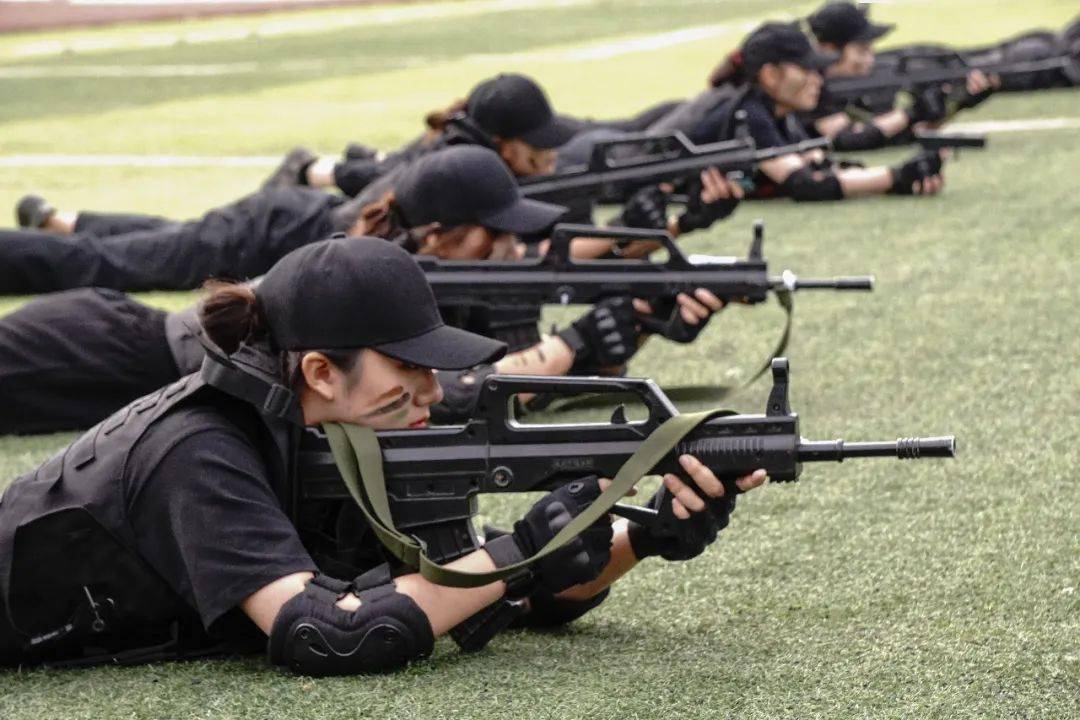 无畏强敌，豪情壮志备战赛场