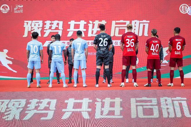 期待新赛季表现,全队士气高涨 期待新赛季表现,全队士气高涨