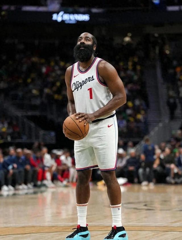 快船队大胜独行侠,取得四连胜 快船队大胜独行侠,取得四连胜