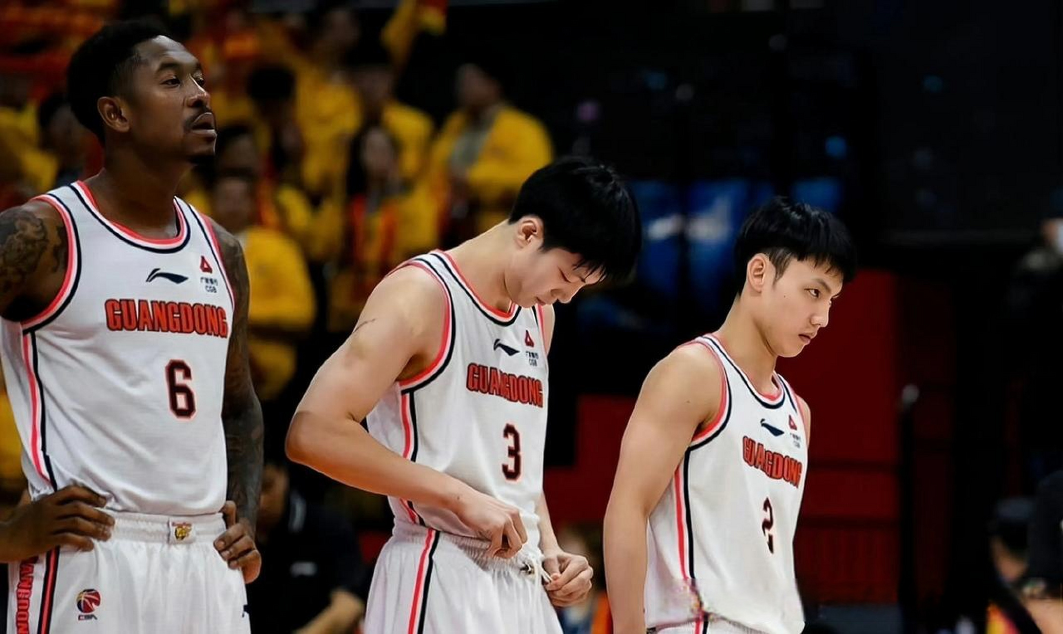 广东宏远队客场惜败于辽宁男篮 广东宏远队客场惜败于辽宁男篮