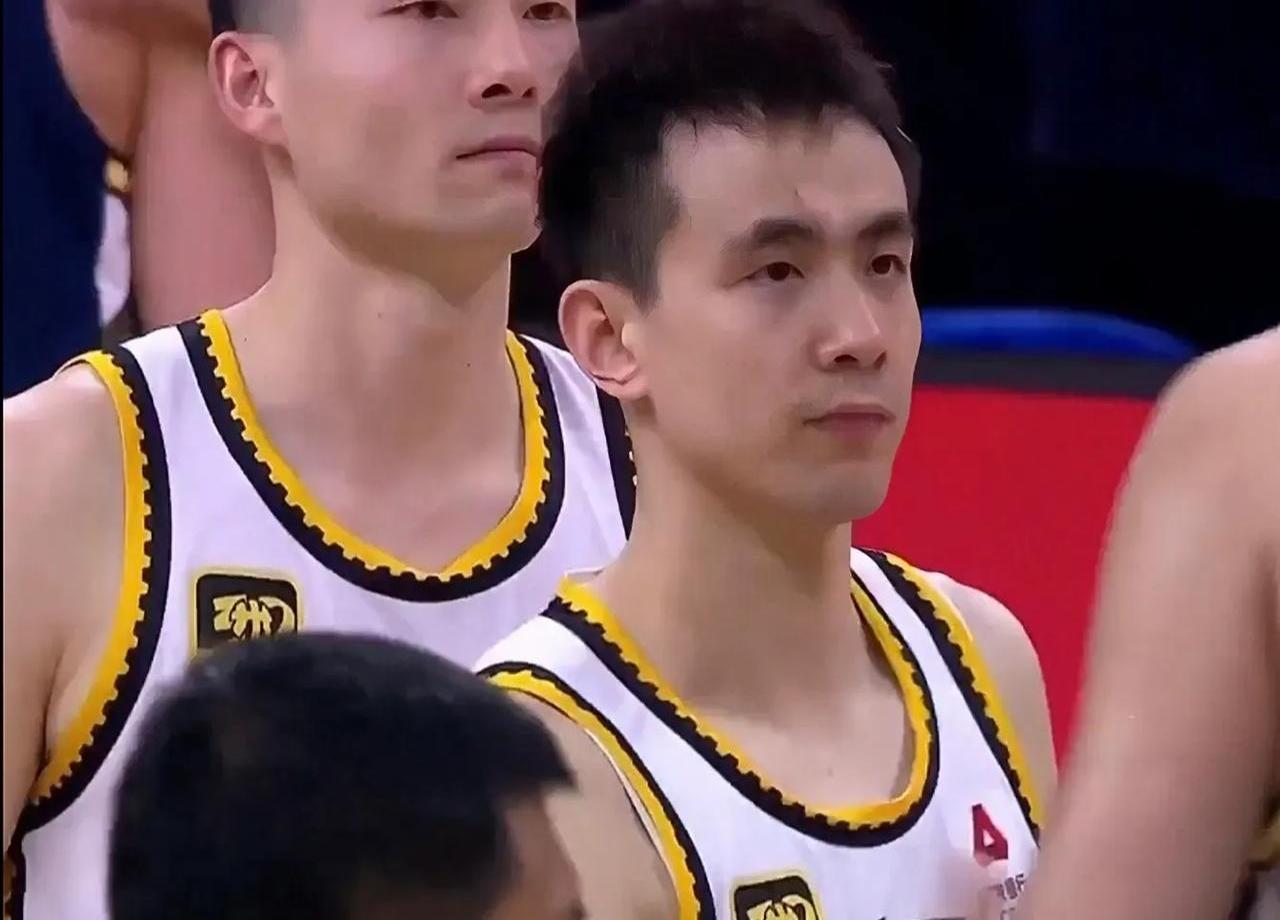 广东宏远队客场惜败于辽宁男篮 广东宏远队客场惜败于辽宁男篮