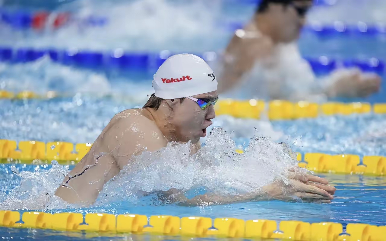 英国游泳选手斩获头筹,一鸣惊人 英国游泳选手斩获头筹,一鸣惊人