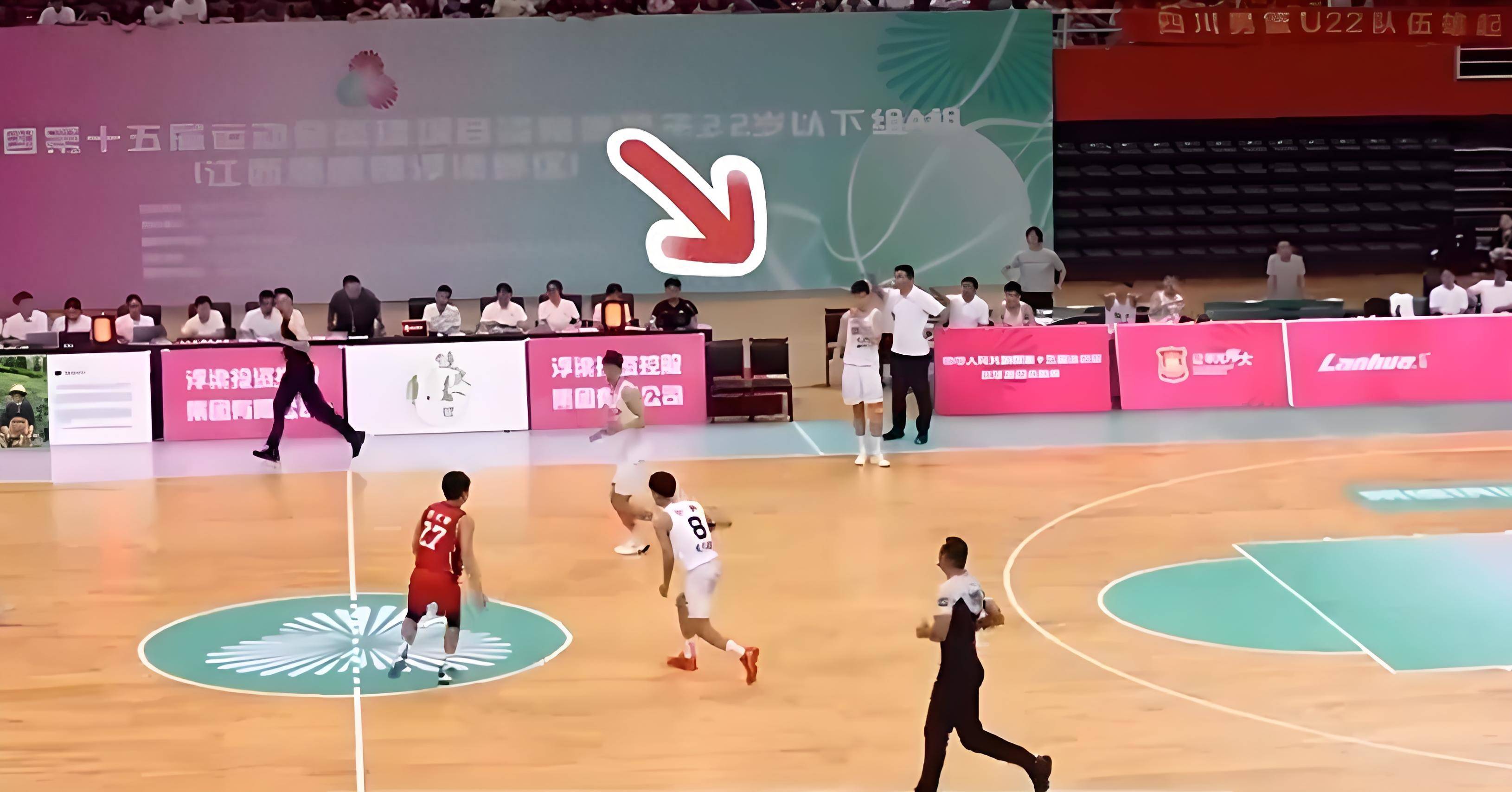 CBA球员因累计犯规暂停比赛 CBA球员因累计犯规暂停比赛