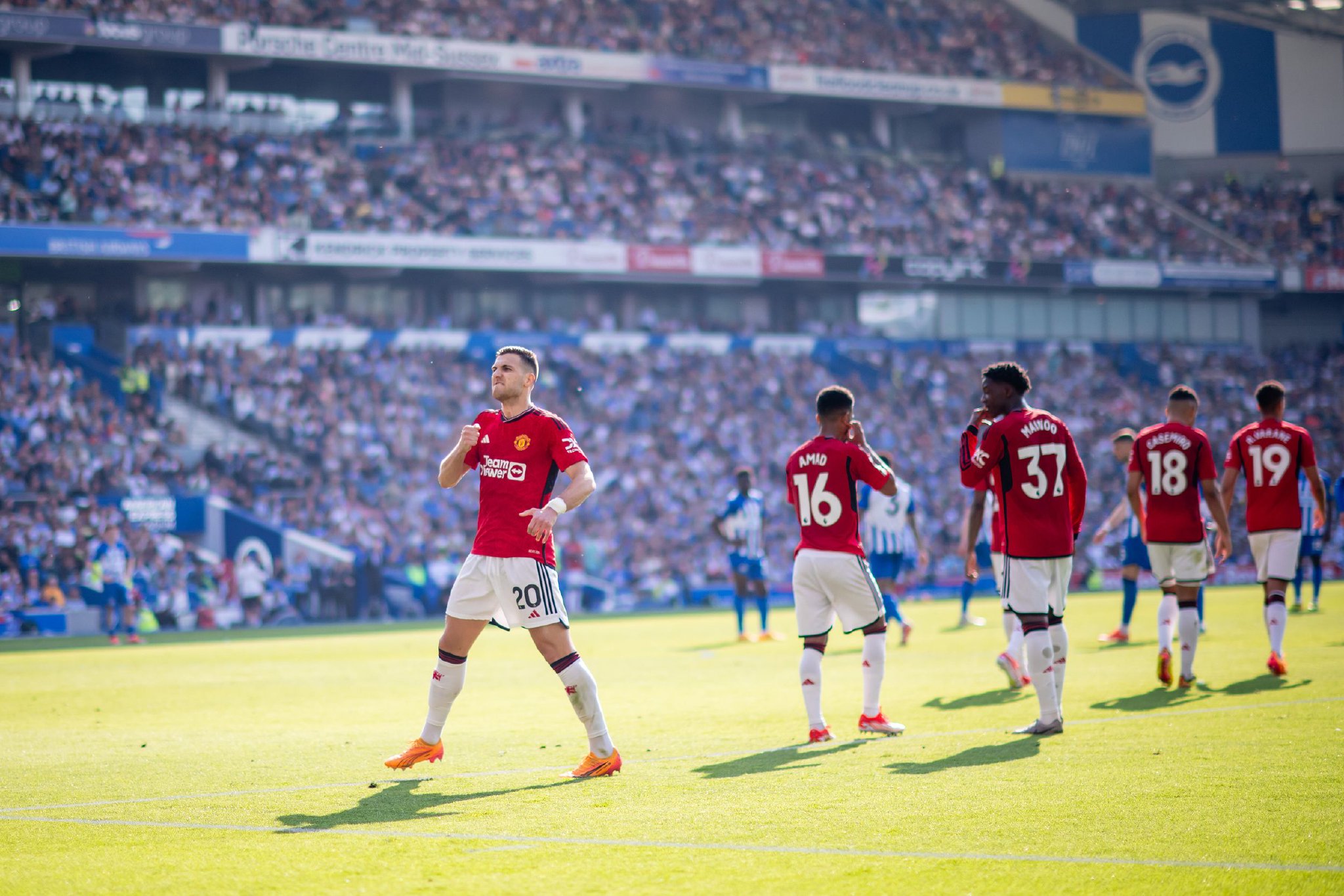 曼联狂胜对手,球队迎来连胜 曼联狂胜对手,球队迎来连胜