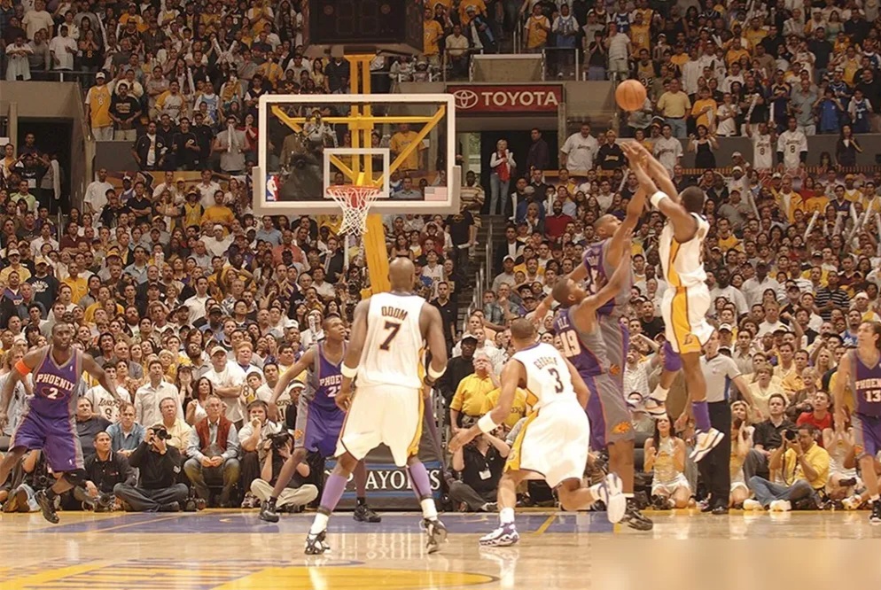 篮球比赛中频频出现绝杀，紧张刺激瞬间不断的简单介绍