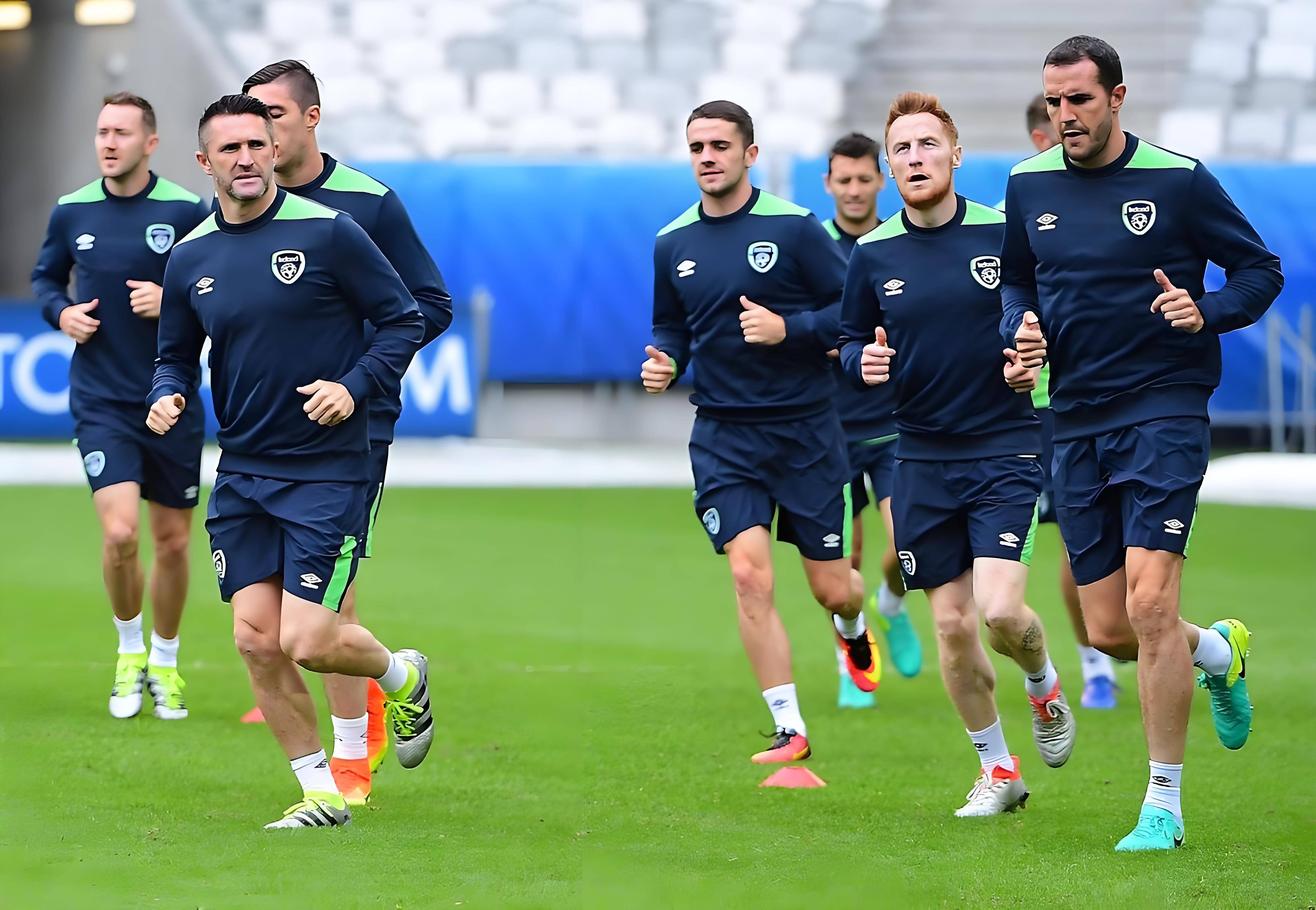 荷兰队逆转胜利,成功挺进欧洲杯决赛 荷兰队逆转胜利,成功挺进欧洲杯决赛