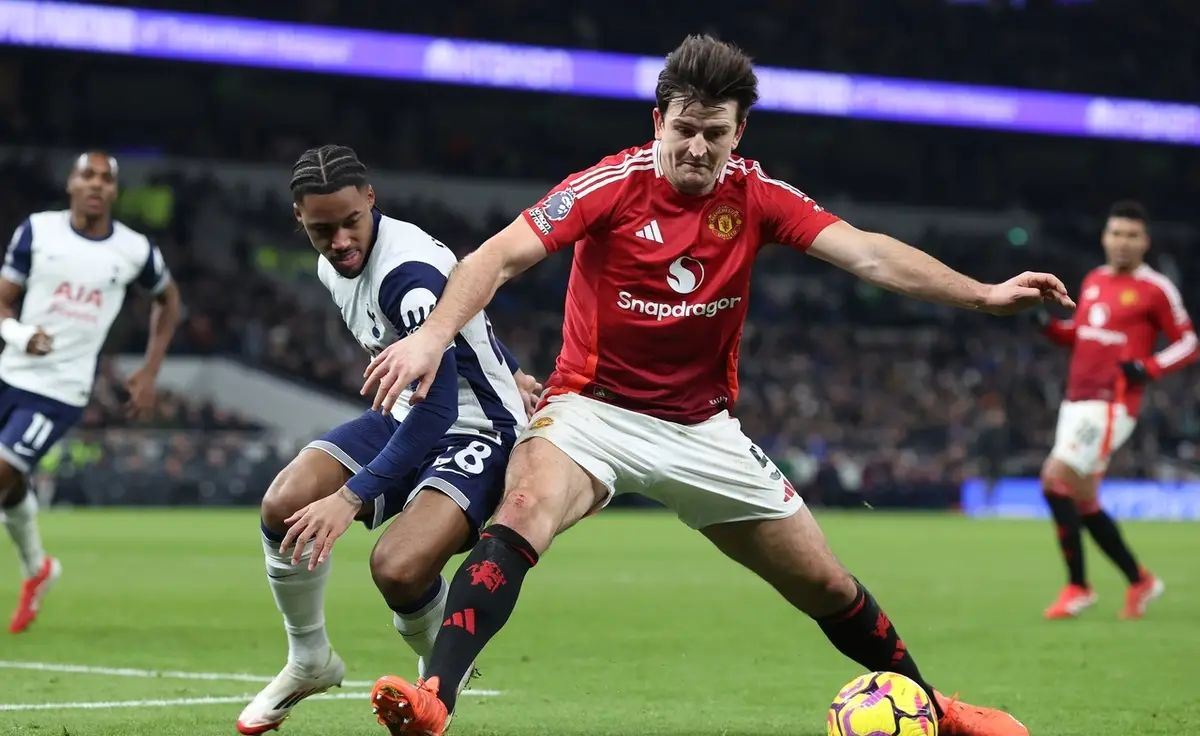 包含曼联客场战胜热刺，继续保持不败纪录的词条