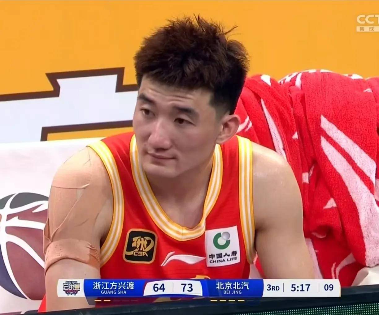 三分球命中率高,球队轻松击败对手 三分球命中率高,球队轻松击败对手