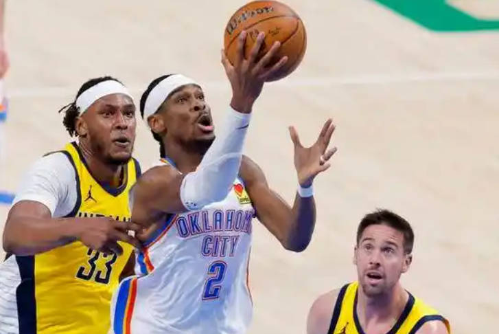 著名球队在国际篮球比赛中争夺冠军 著名球队在国际篮球比赛中争夺冠军