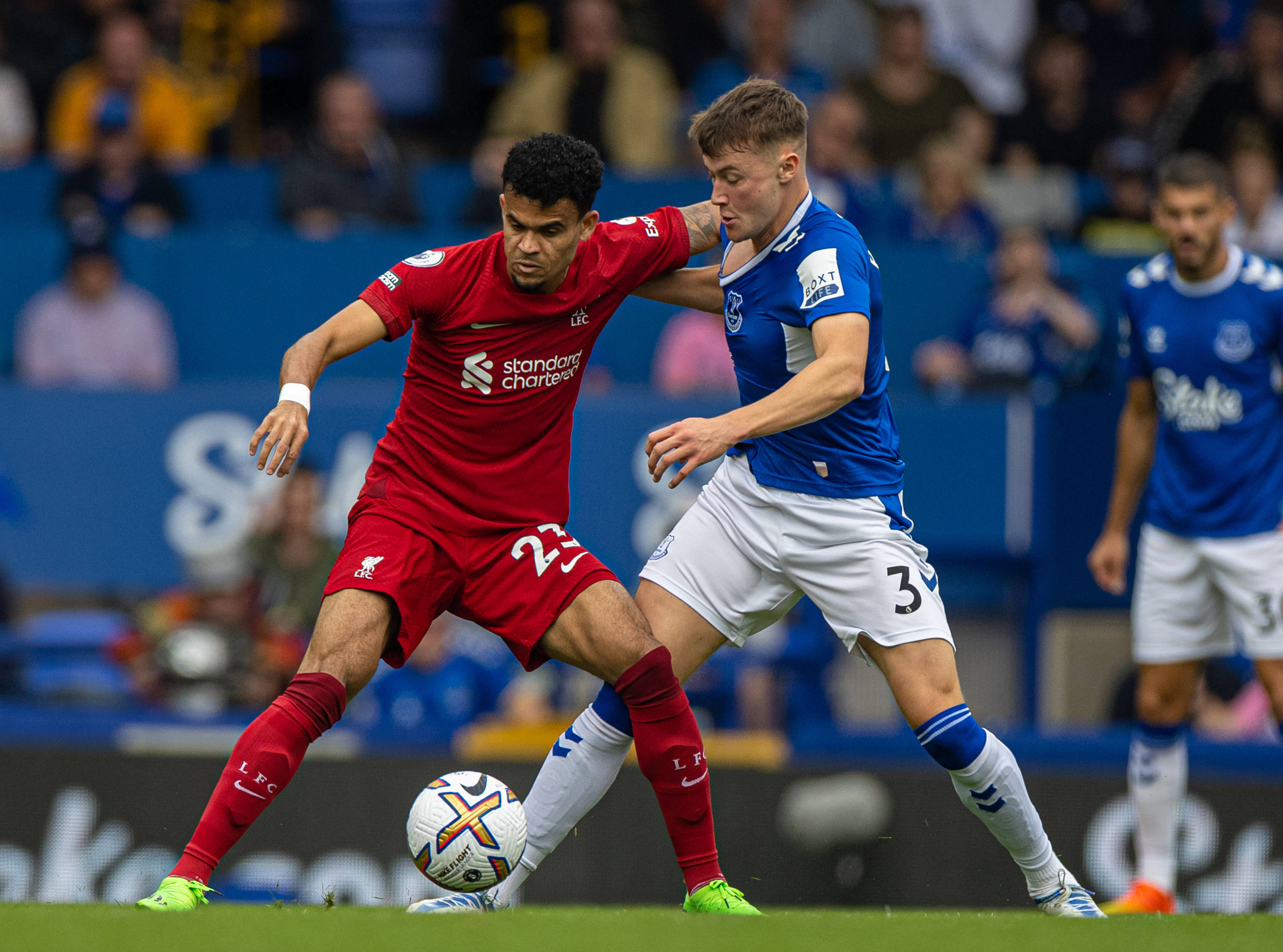 开云体育app-球员们尽情施展才华，追求胜利的机会