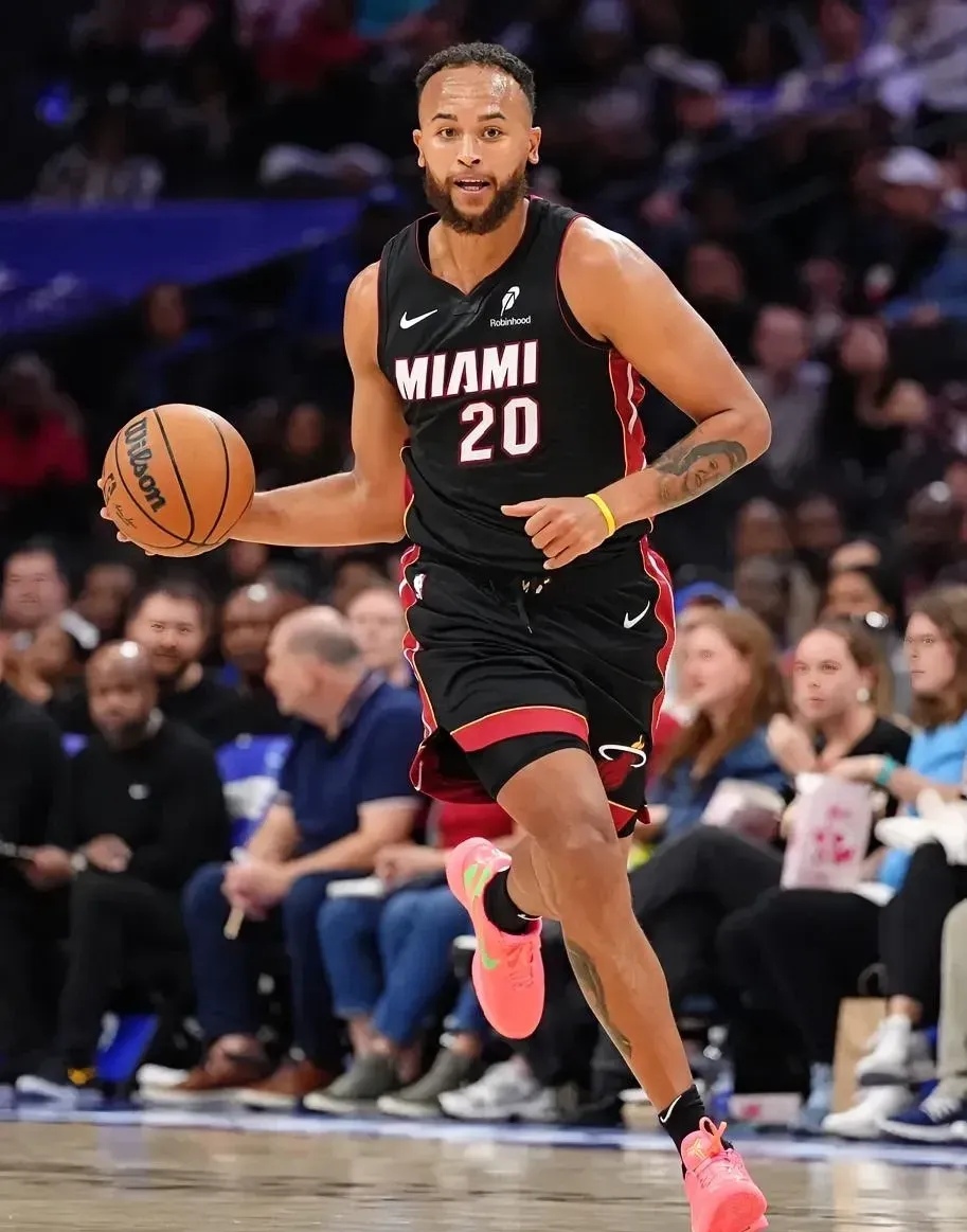 热火球员表现出色,取得关键制胜球 热火球员表现出色,取得关键制胜球