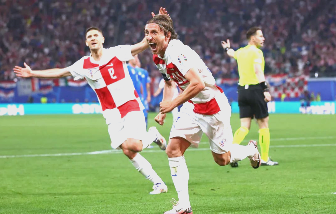 克罗地亚队艰难晋级,为荣誉不懈努力 克罗地亚队艰难晋级,为荣誉不懈努力