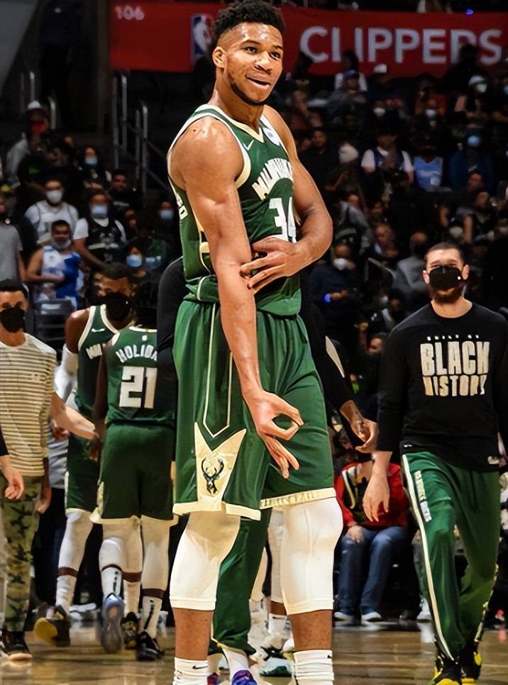 开云体育官方网站-雄鹿击败篮网取得四连胜，字母哥再度猛攻