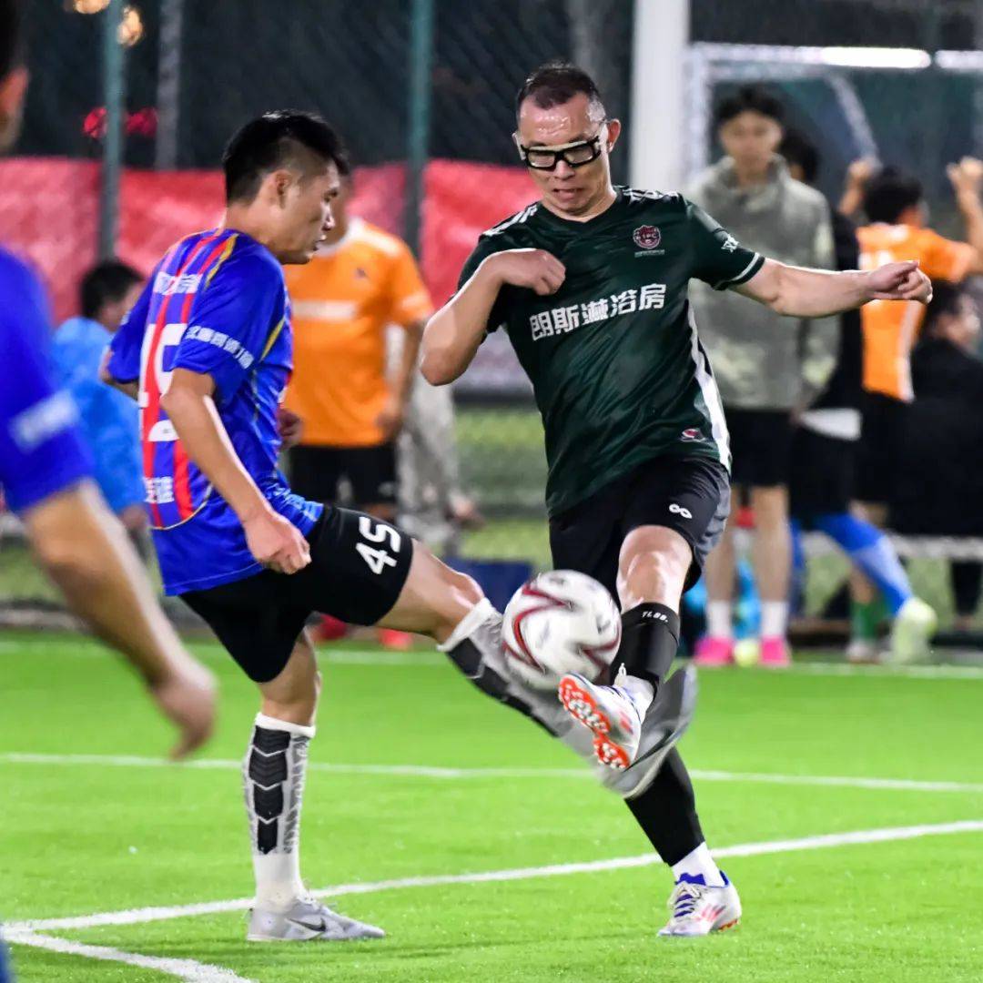 比赛节奏快速,球员体能考验大 比赛节奏快速,球员体能考验大