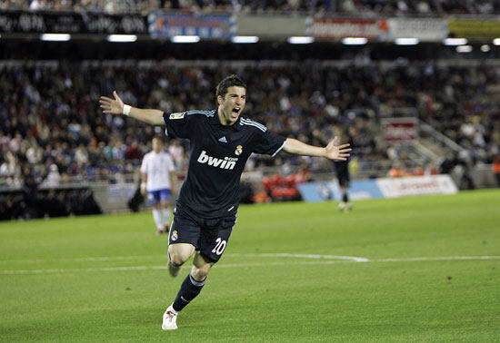 伊瓜因梅开二度,留洋西甲表现出色 伊瓜因梅开二度,留洋西甲表现出色