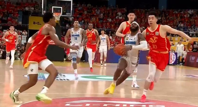 开云体育入口-广厦队在场上展现出强大实力，横扫对手获胜