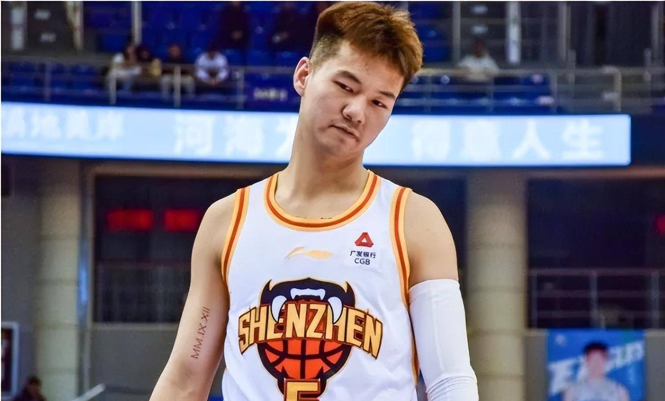 瓦朗谢纳队在比赛中展现出色球技