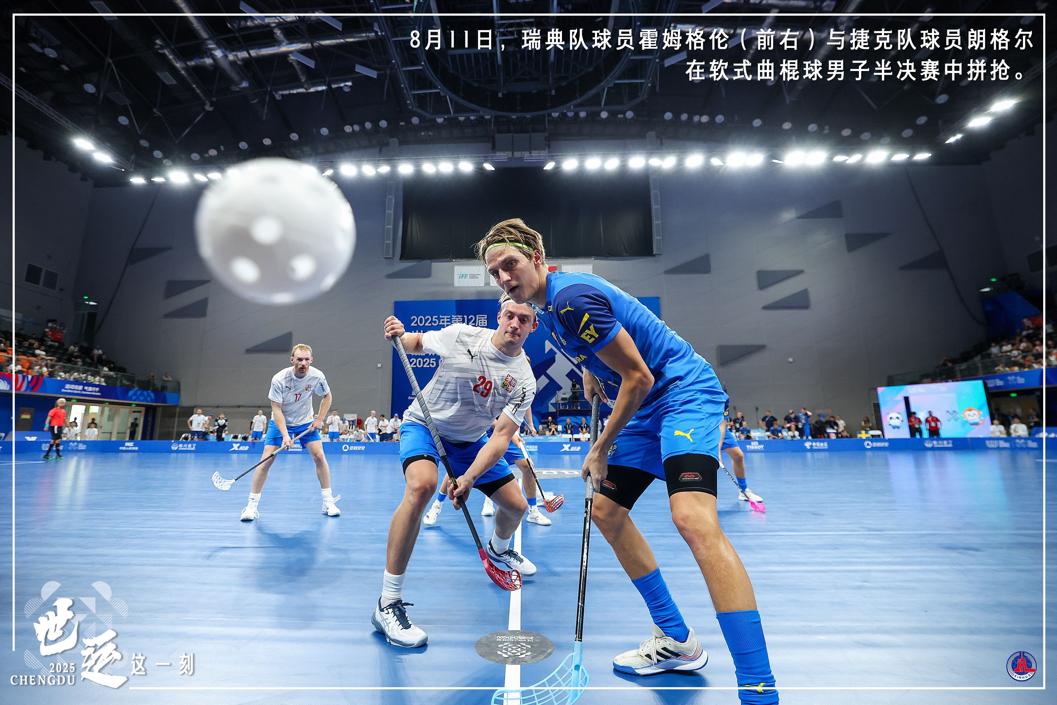 体育赛场大战拉开序幕:球员们斗志昂扬冲刺前行 体育赛场大战拉开序幕:球员们斗志昂扬冲刺前行