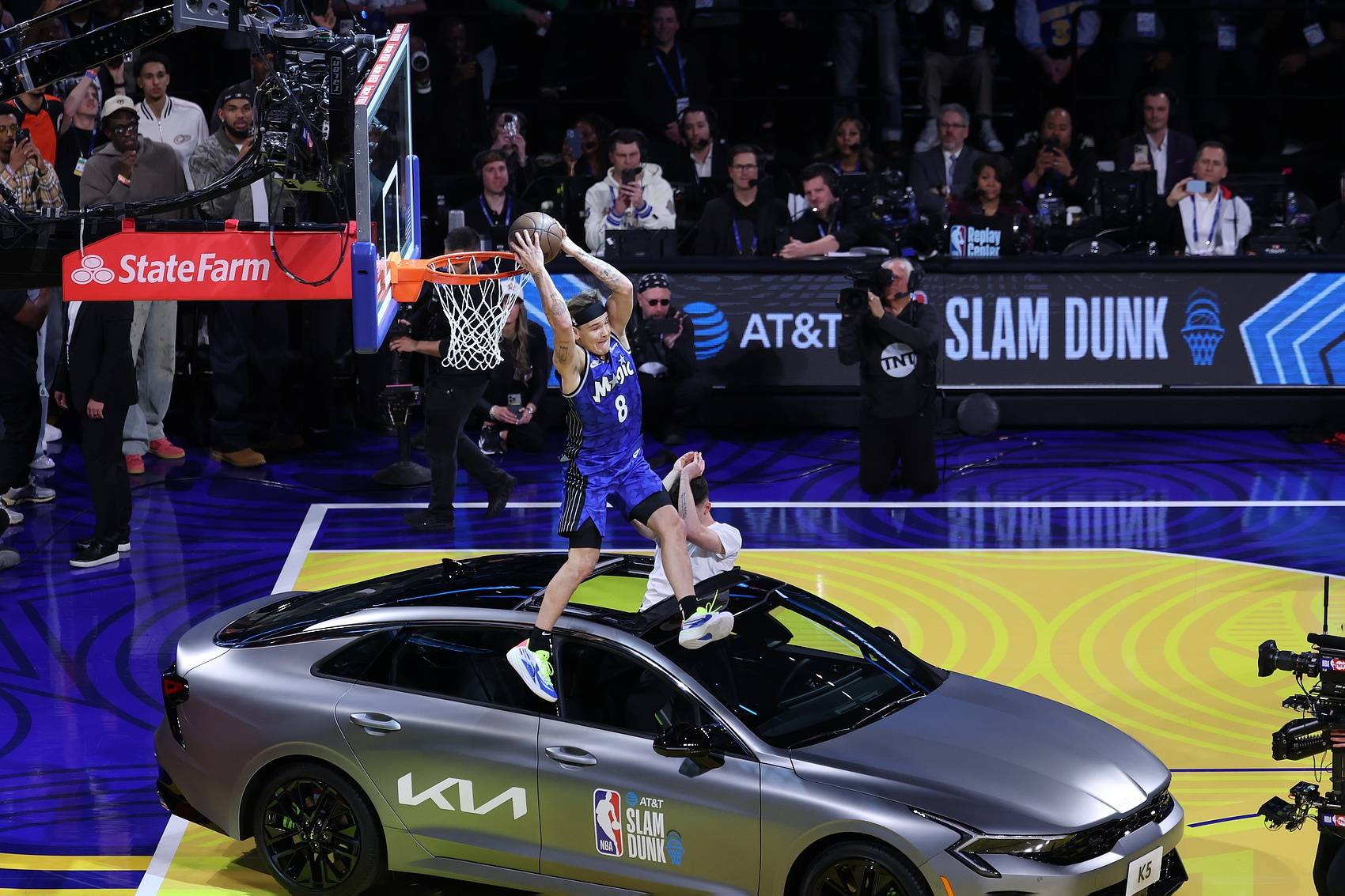 开云体育登录-包含惊艳扣篮瞬间赞叹，球员技惊四座的词条