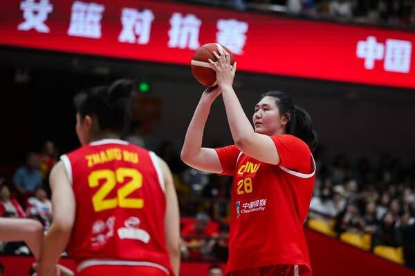 开云APP-中国女篮队员荣膺金牌，传奇继续