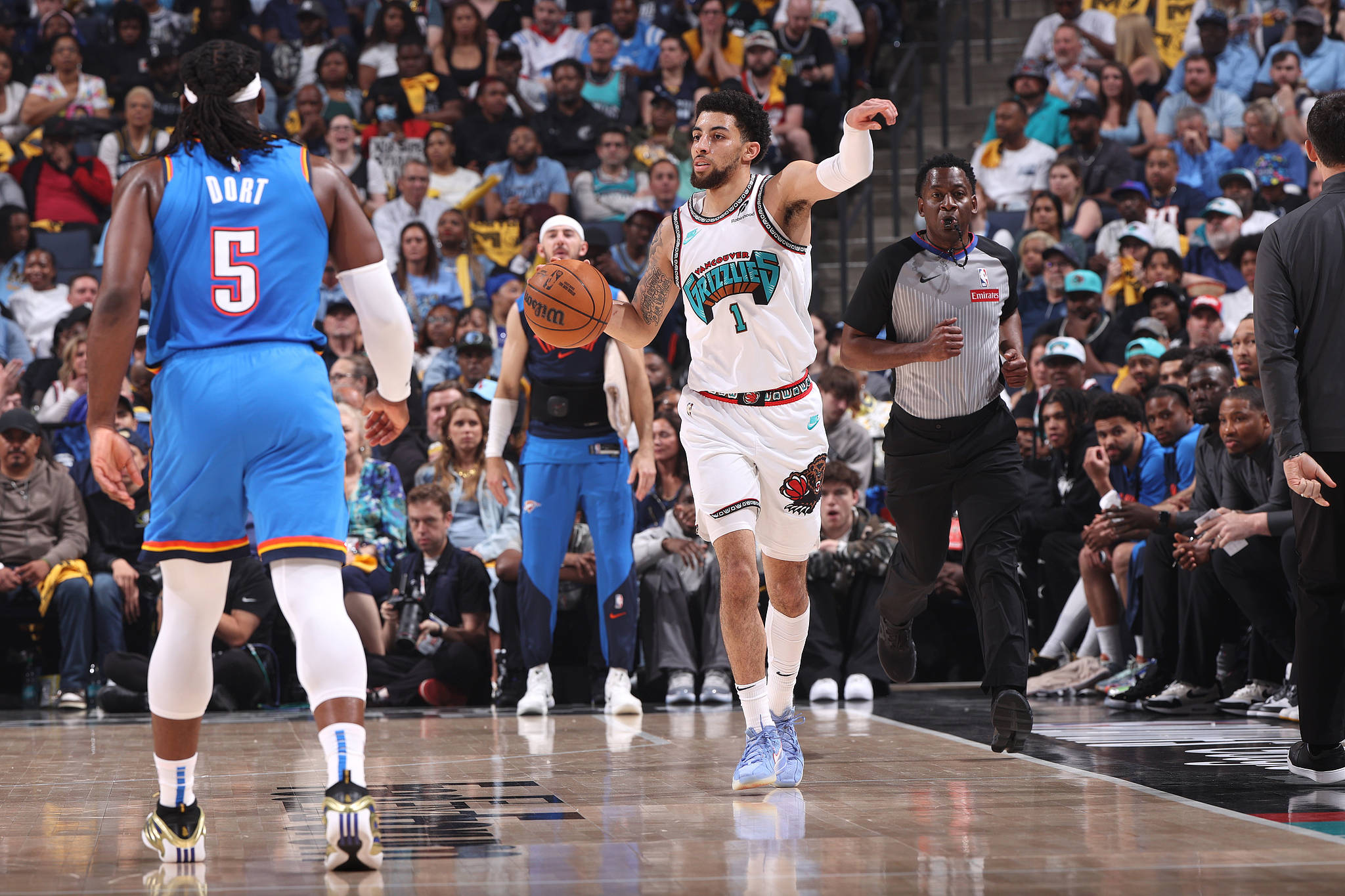 开云官网-一支球队实现惊人逆转，晋级季后赛