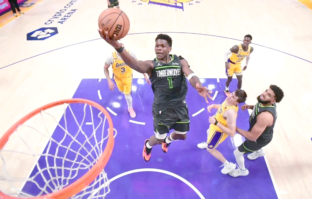 一支球队实现惊人逆转，晋级季后赛