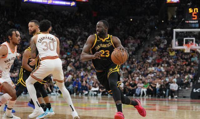 勇士内线巨头迎来复出,助球队逆转胜 勇士内线巨头迎来复出,助球队逆转胜