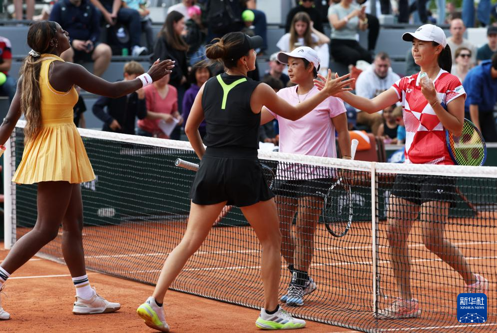 女子双打网球决赛戏剧性收场,精彩绝伦 女子双打网球决赛戏剧性收场,精彩绝伦