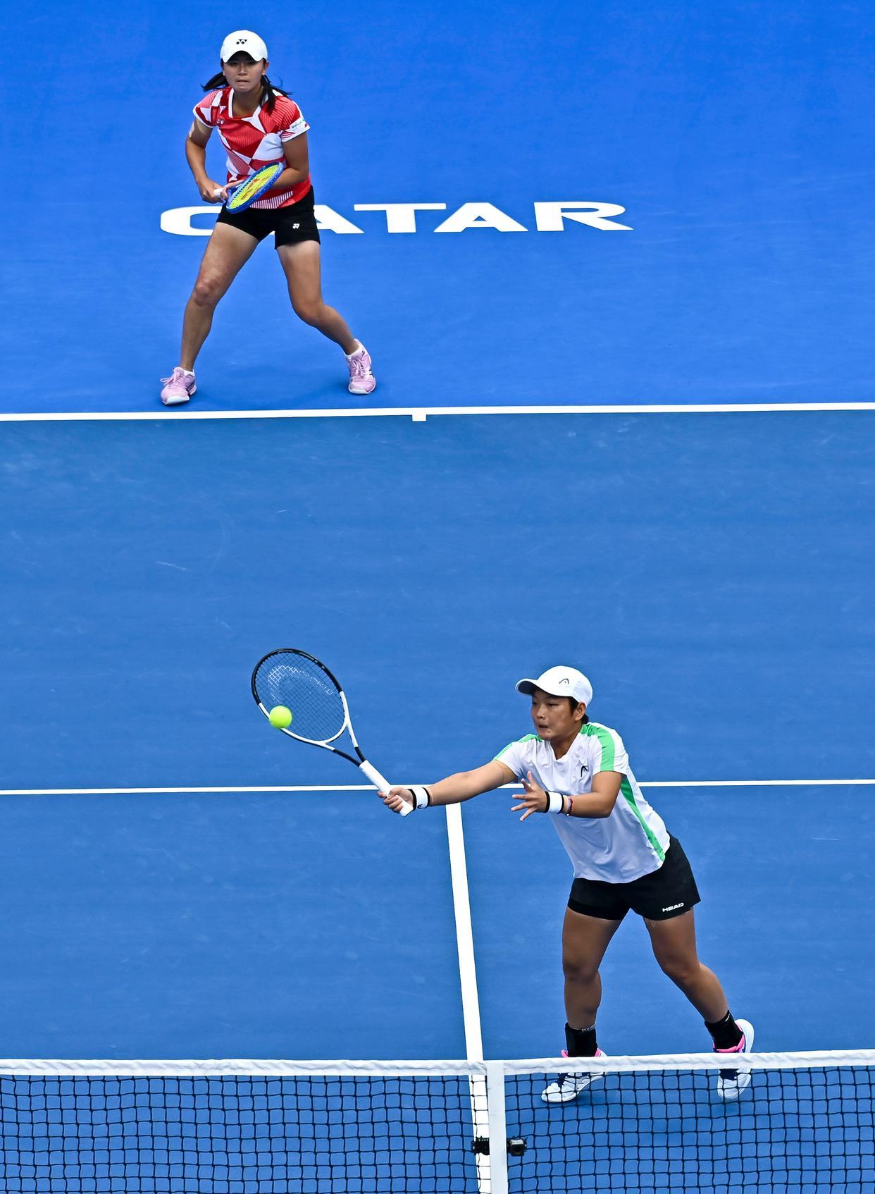 女子双打网球决赛戏剧性收场,精彩绝伦 女子双打网球决赛戏剧性收场,精彩绝伦