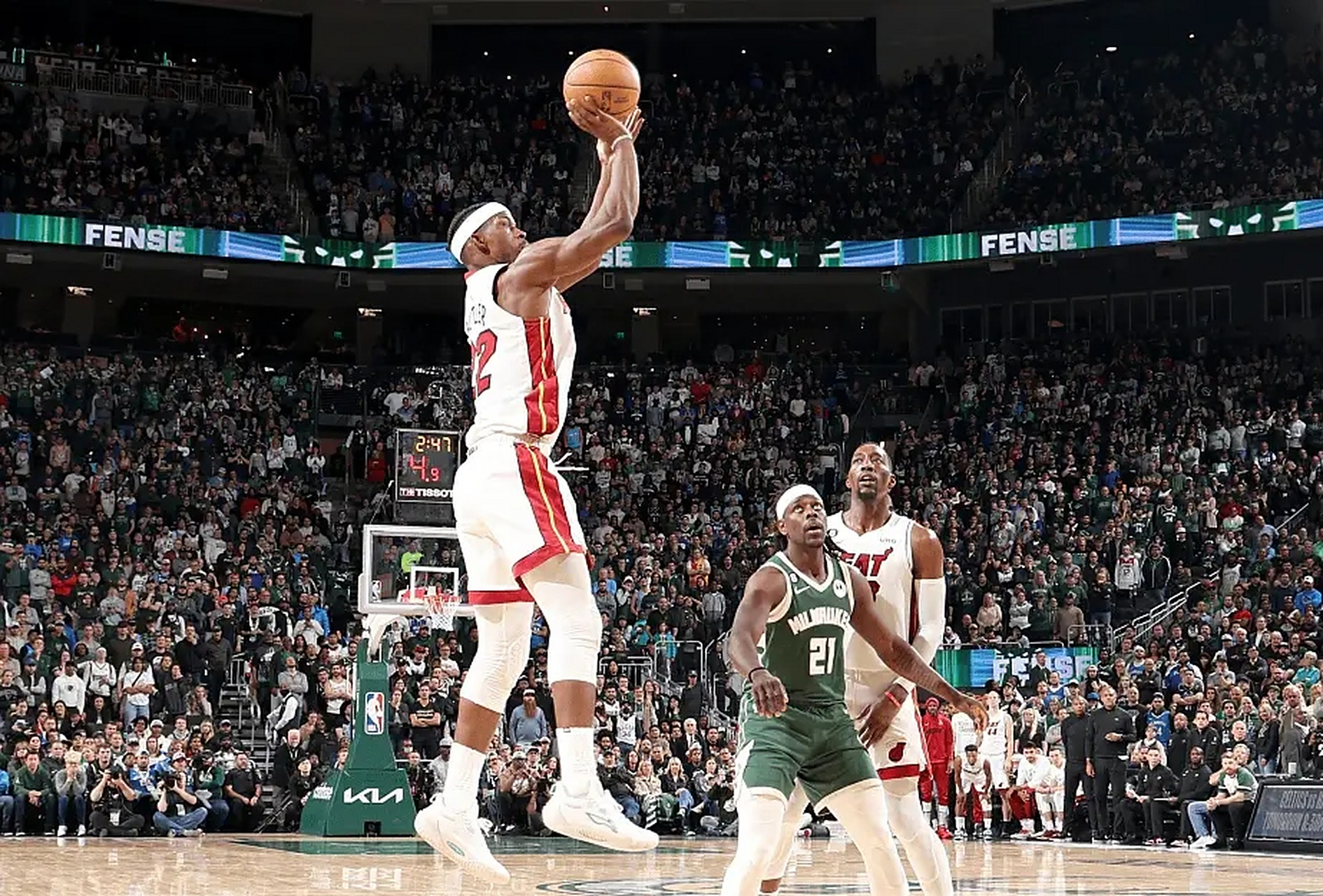 开云体育中国-热火队取得连胜，巴特勒发挥领袖作用