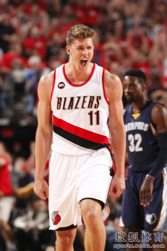 包含辽宁队横扫灰熊，利拉德刷新纪录的词条