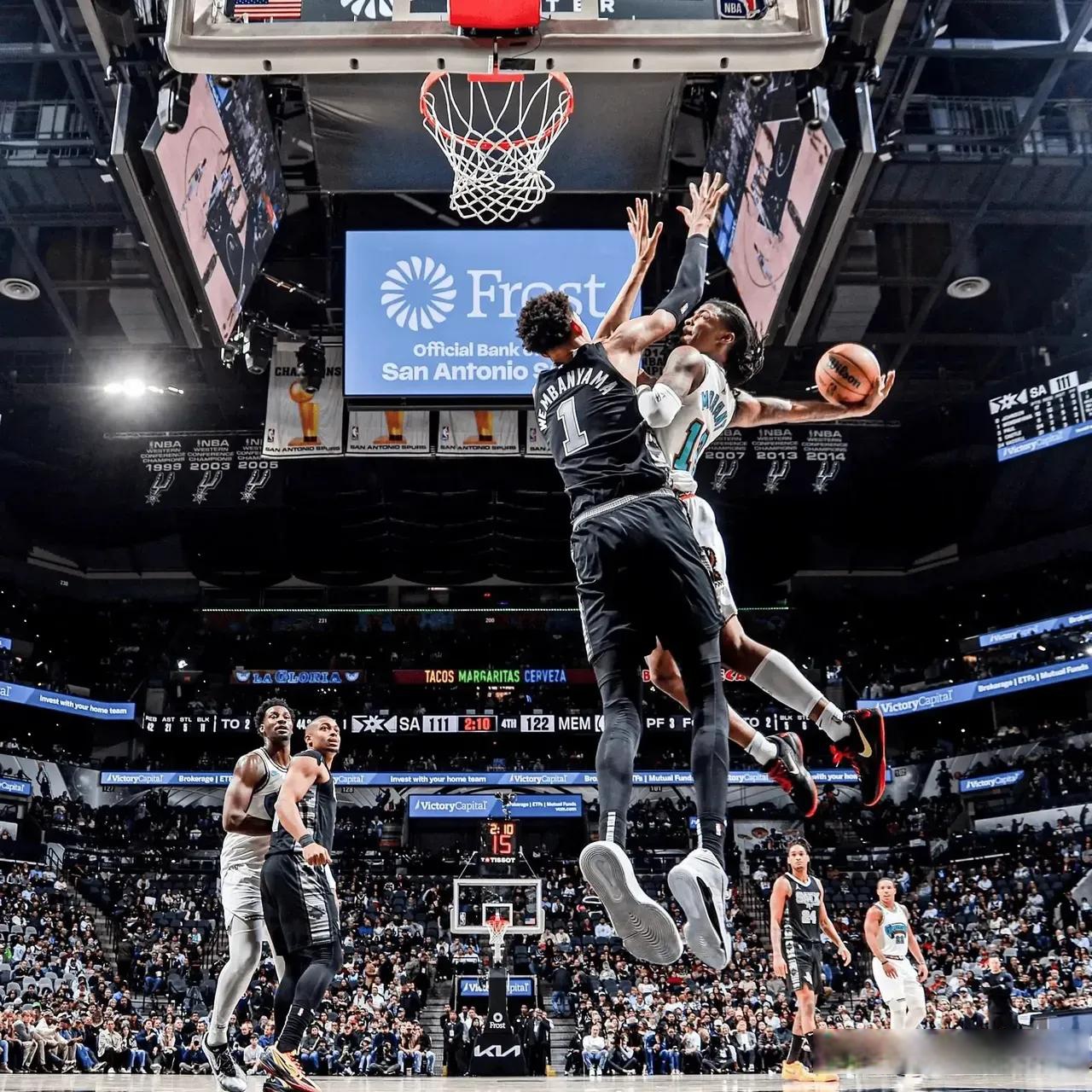 包含梅赛德斯绝杀迈凯伦，拉塞尔关键制胜的词条